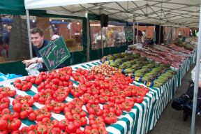 Tomatoes and asparagus