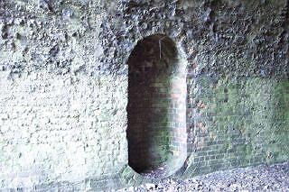 Railway workmen's safety alcove