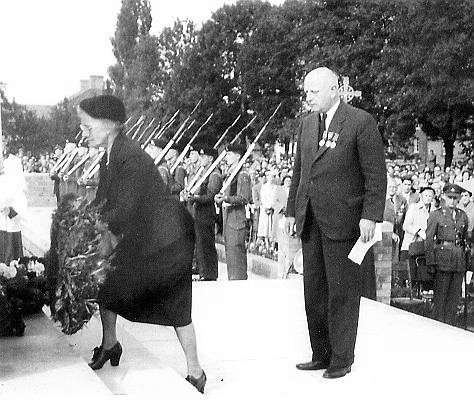 Wreath laying in 1956